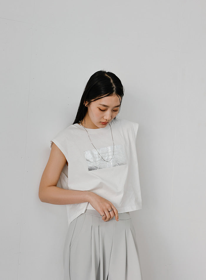 箔プリントノースリーブTシャツ