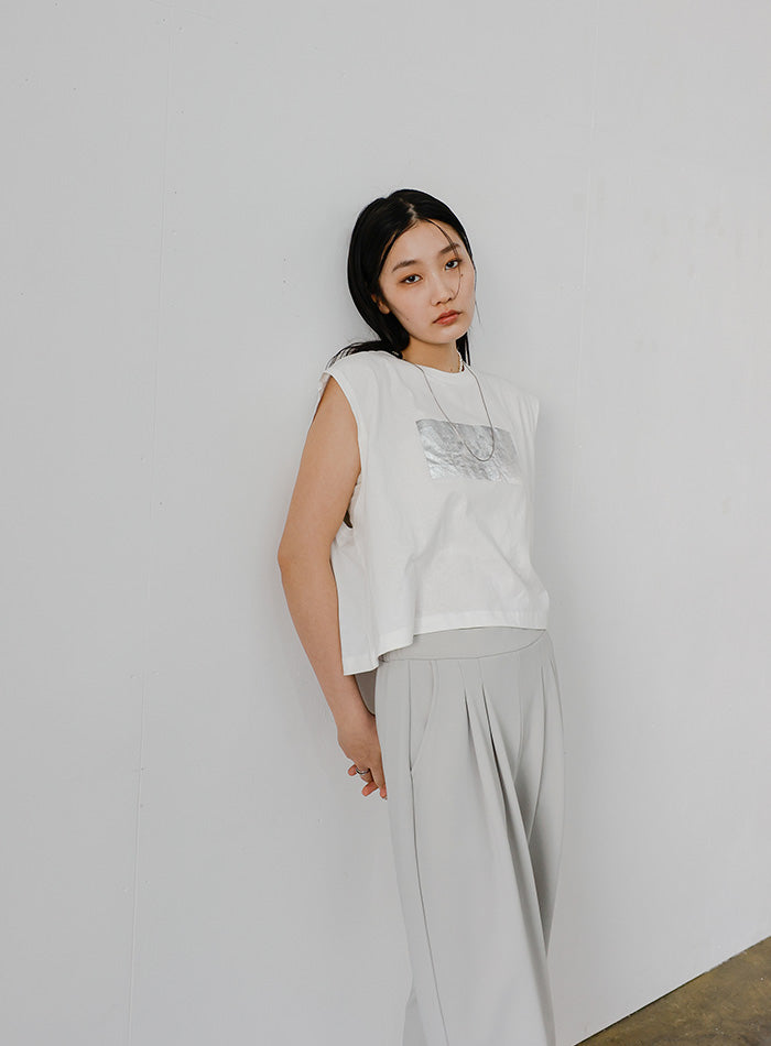 箔プリントノースリーブTシャツ