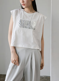箔プリントノースリーブTシャツ