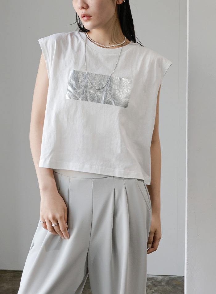 箔プリントノースリーブTシャツ