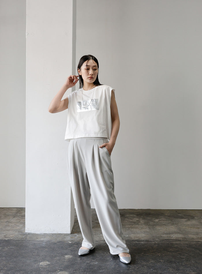 箔プリントノースリーブTシャツ