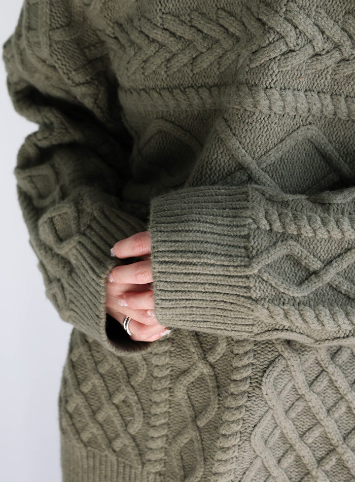 ランダムケーブルオーバーニット