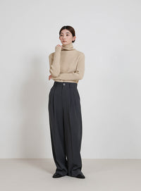 タートルネックリブニット