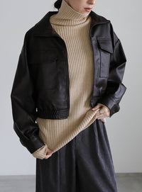 タートルネックリブニット