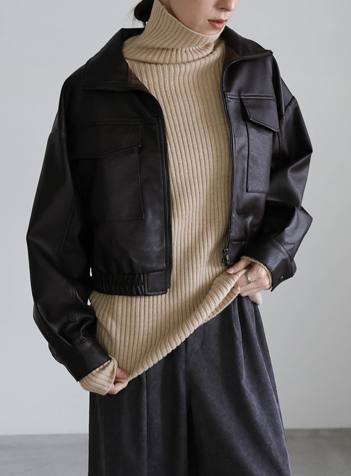 タートルネックリブニット