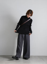 タートルネックリブニット