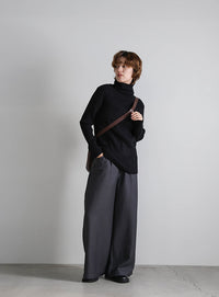 タートルネックリブニット