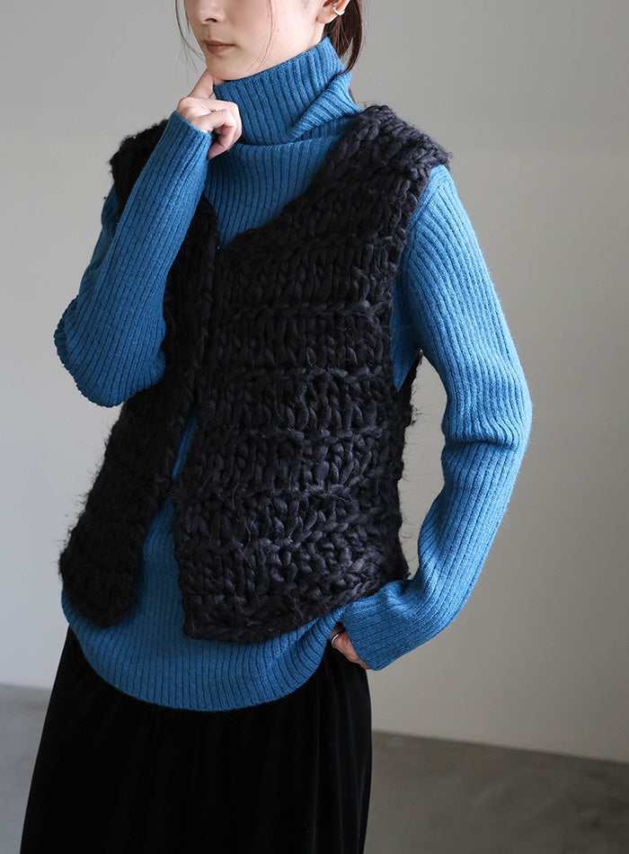 タートルネックリブニット