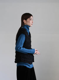 タートルネックリブニット