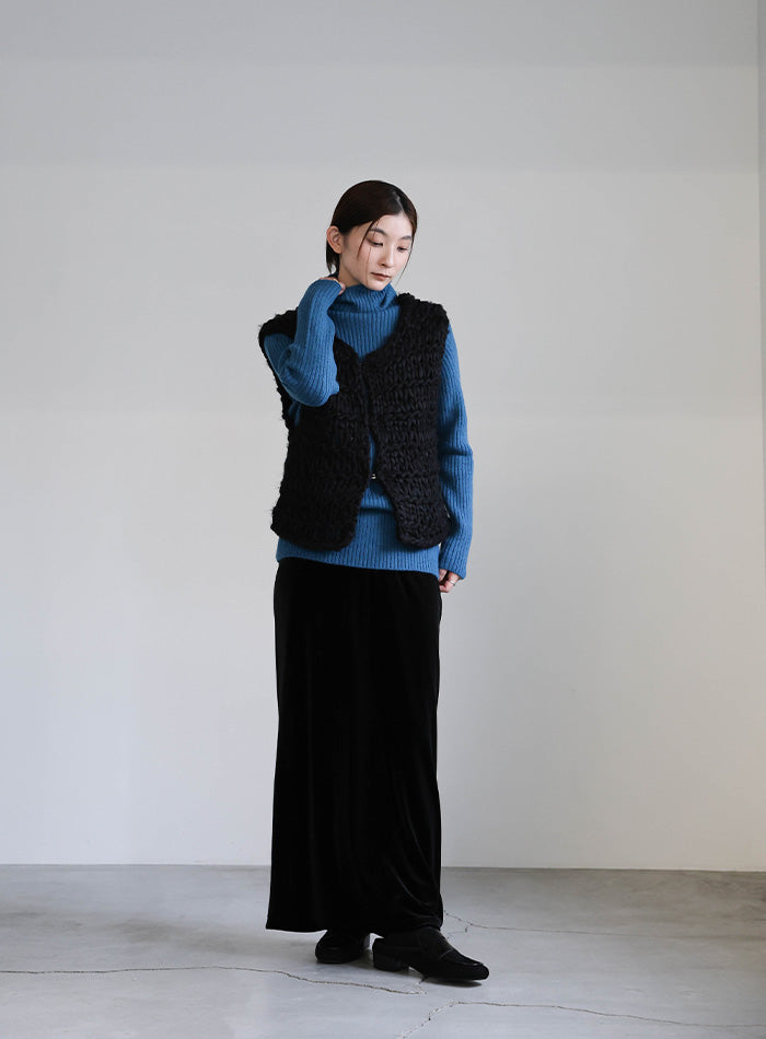 タートルネックリブニット