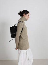 タートルネックリブニット