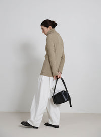 タートルネックリブニット