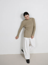 タートルネックリブニット