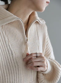 オーバーサイズリブ編みハーフジップニット