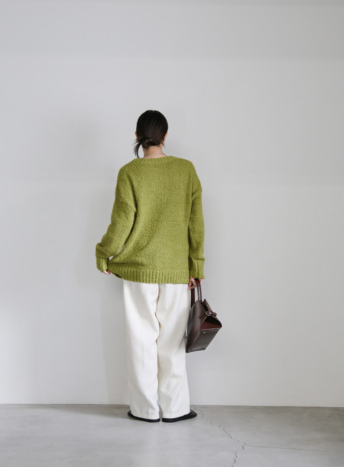 クルーネックブークレーニット