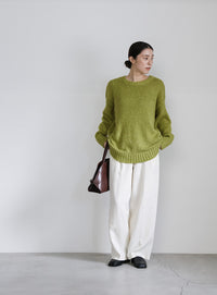 クルーネックブークレーニット