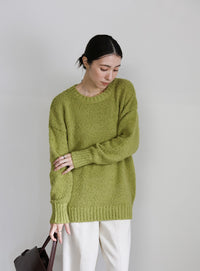 クルーネックブークレーニット