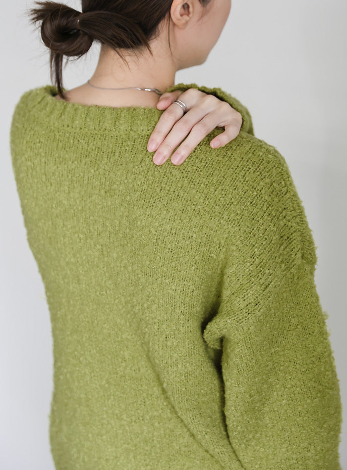 クルーネックブークレーニット