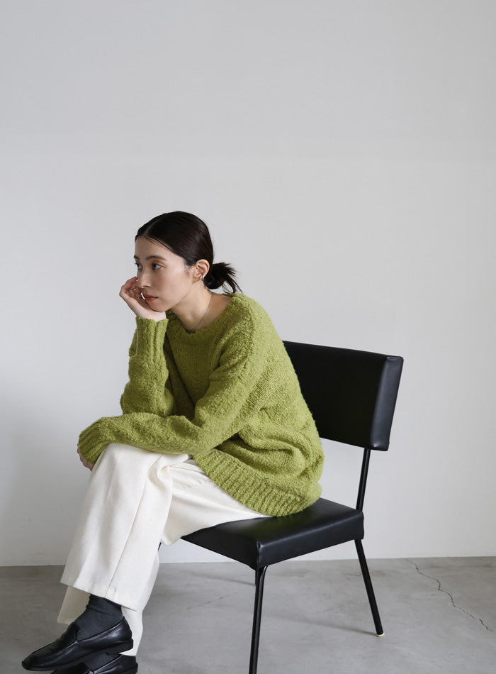 クルーネックブークレーニット