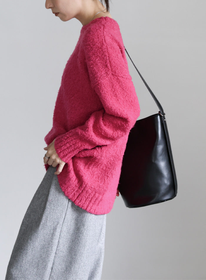 クルーネックブークレーニット