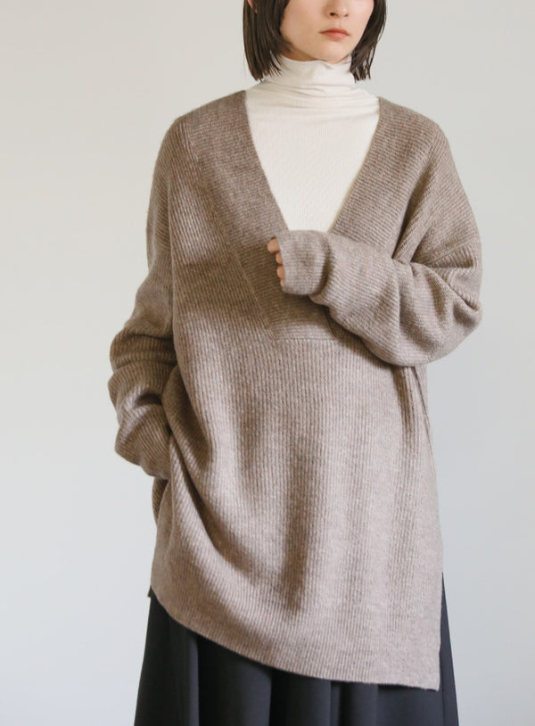 Vネックリブサイドスリットルーズニット【SALE】