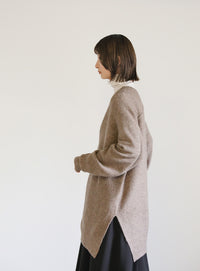 Vネックリブサイドスリットルーズニット【SALE】