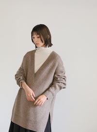 Vネックリブサイドスリットルーズニット【SALE】