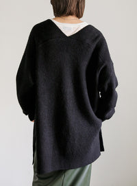 Vネックリブサイドスリットルーズニット【SALE】