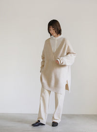 Vネックリブサイドスリットルーズニット【SALE】