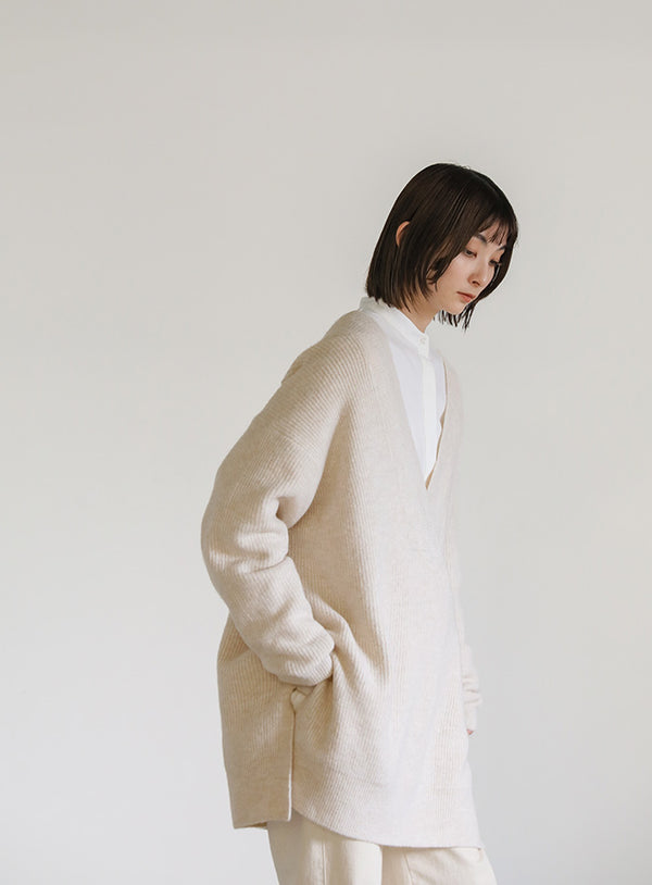 Vネックリブサイドスリットルーズニット【SALE】