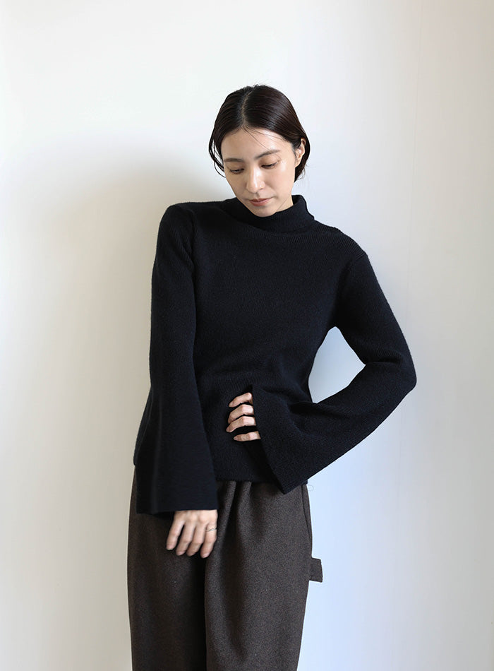 アルパカタッチフレアスリーブタートルニット