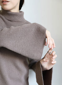 アルパカタッチフレアスリーブタートルニット