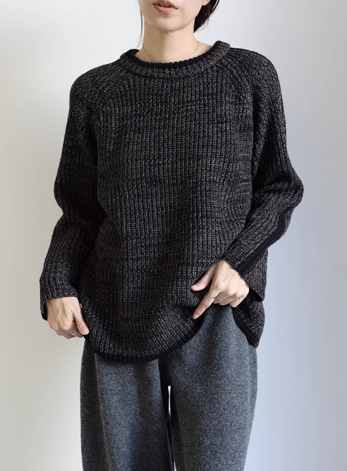 袖ラインクルーネックニット