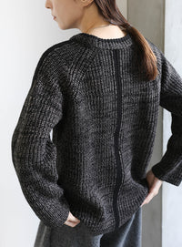 袖ラインクルーネックニット