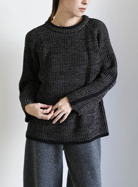 袖ラインクルーネックニット