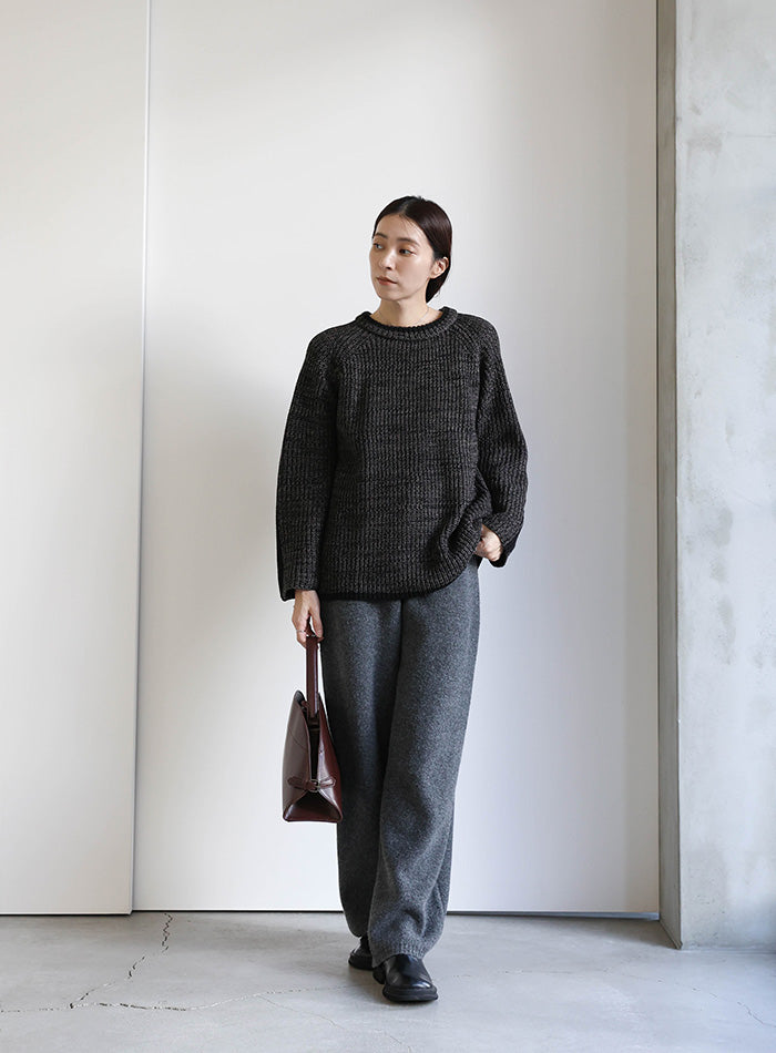 袖ラインクルーネックニット