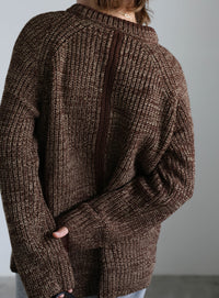 袖ラインクルーネックニット