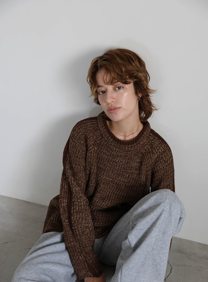 袖ラインクルーネックニット