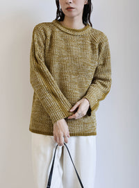 袖ラインクルーネックニット