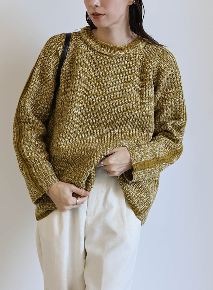 袖ラインクルーネックニット