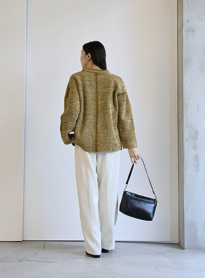 袖ラインクルーネックニット