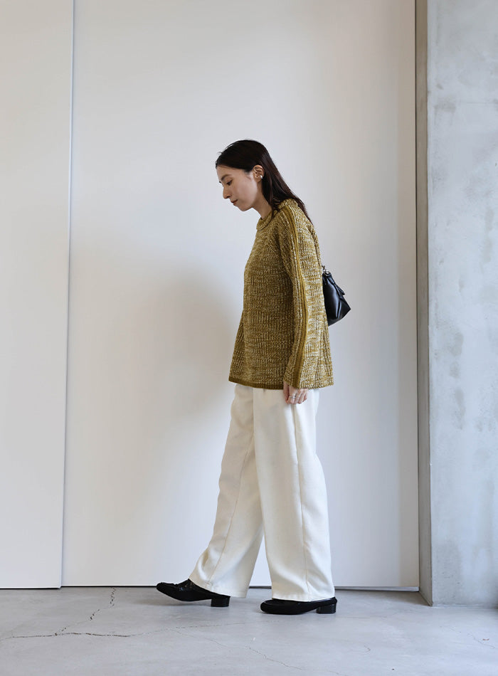 袖ラインクルーネックニット