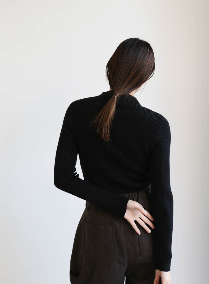 プチハイネックリブニット