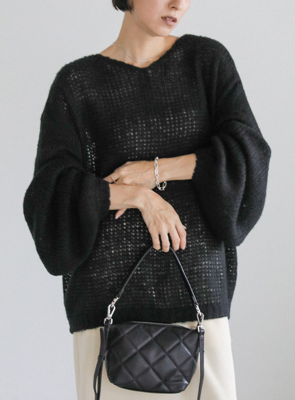 Vネック透かし編みオーバーニット