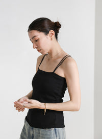 【サイズ展開あり】ダブルストラップカップ付きキャミソール