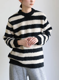 クルーネックボーダーシャギーニット