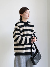 クルーネックボーダーシャギーニット