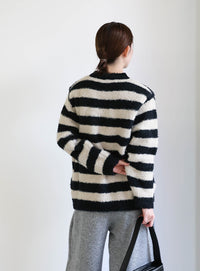 クルーネックボーダーシャギーニット