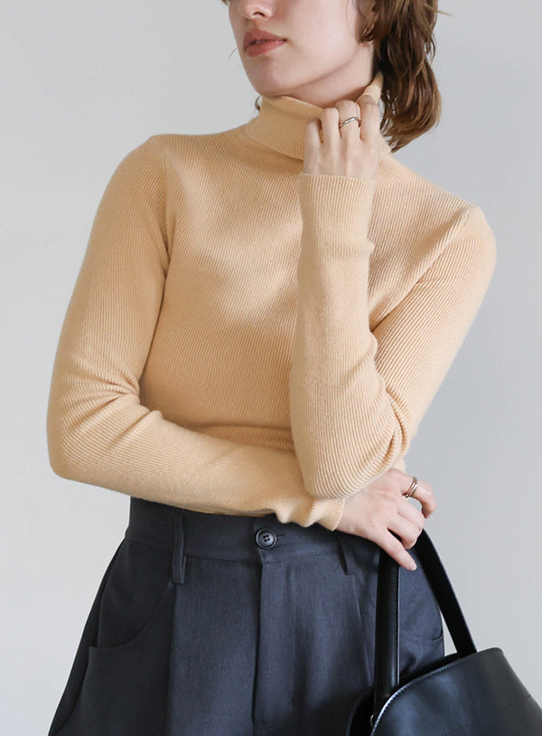 タートルネックソフトタッチリブニット