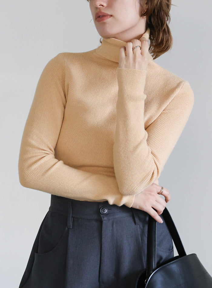 タートルネックソフトタッチリブニット